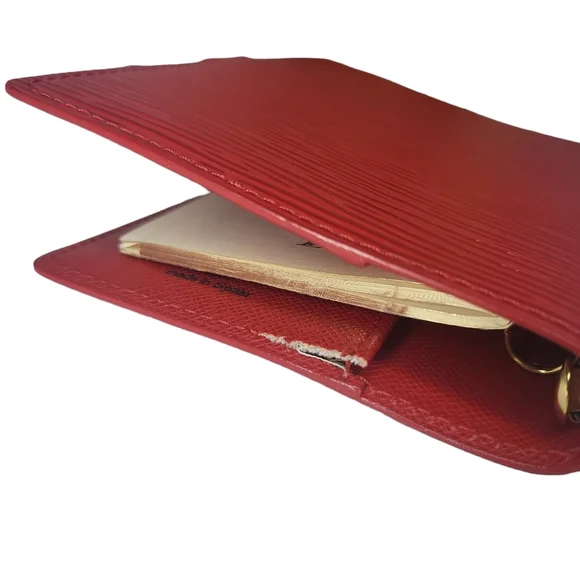 🔥SOLD🔥LOUIS🌻VUITTON EUC Epi Bifold Passport Agenda - Picture 15 of 16